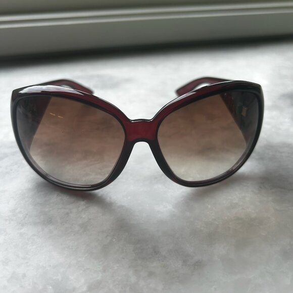 Gucci Sunglasses - Picture 2 of 5